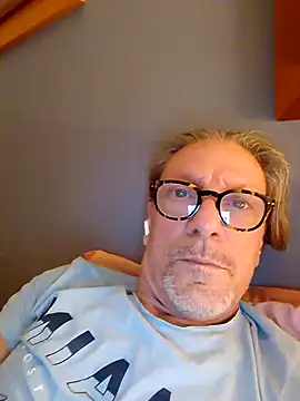 Deddyitalia3p online show from October 1, 2025, 8:15 pm