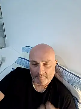 Alexis Bull online show from October 3, 2025, 6:16 pm