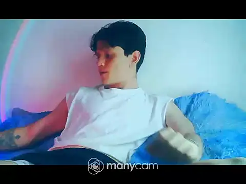 santihot089 online show from February 5, 2026, 8:57 pm