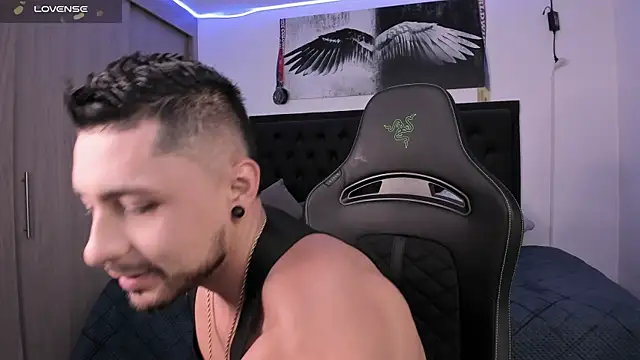 santi aesthetic online show from September 29, 2025, 3:22 am