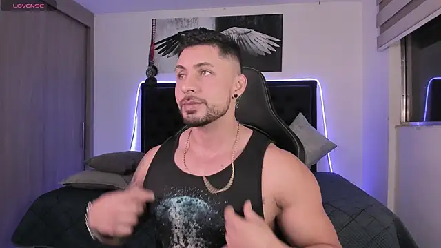 santi aesthetic online show from April 17, 2026, 1:08 am