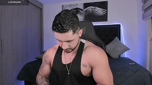 santi aesthetic online show from April 25, 2026, 3:09 am