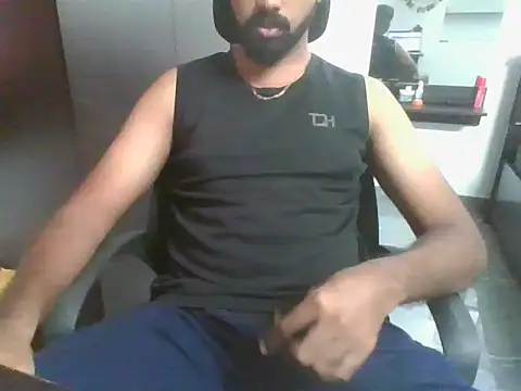 lovelyakash69 online show from February 13, 2026, 3:57 am