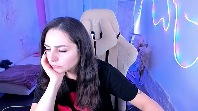 ValeriiMills online show from December 4, 2025, 4:05 pm