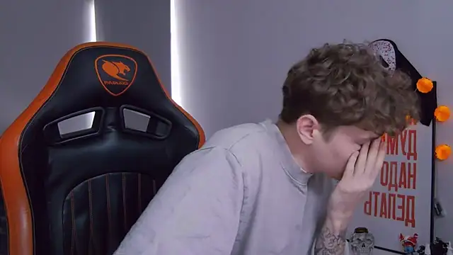 DanyDavis online show from November 2, 2025, 9:22 am