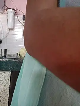 Snapshot of Desi_Bhabi_01 chatting on February 16, 2026, 4:19 am Desi Bhabi 01 online show from February 16, 2026, 4:19 am