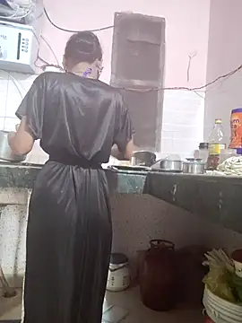 Snapshot of Desi_Bhabi_01 chatting on February 21, 2026, 6:36 am Desi Bhabi 01 online show from February 21, 2026, 6:36 am