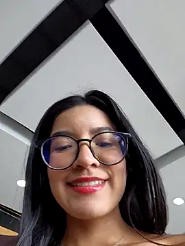 Snapshot of Pretty_roxxyy chatting on September 14, 2025, 1:43 pm Pretty roxxyy online show from September 14, 2025, 1:43 pm