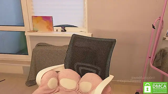 sweetuniporn online show from December 1, 2025, 8:08 am