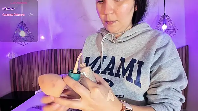 AlissaJoness online show from April 6, 2026, 11:44 am