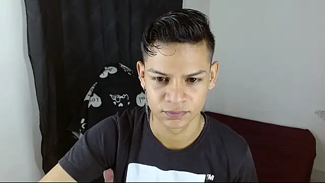 Snapshot of axce1_boy24 chatting on March 21, 2025, 2:07 pm axce1 boy24 online show from March 21, 2025, 2:07 pm