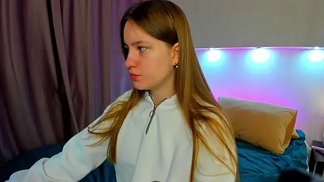 Candy Cansew online show from September 14, 2025, 12:10 am