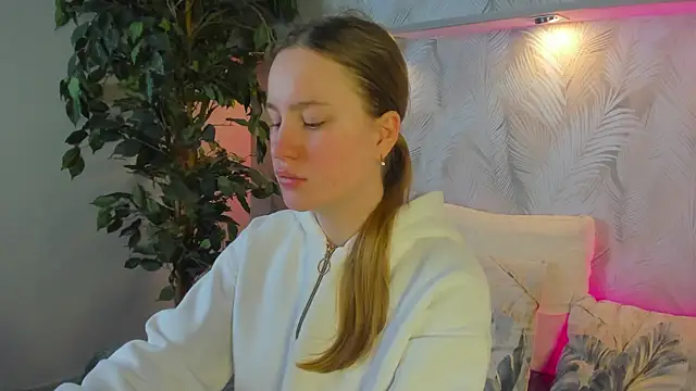 Candy Cansew online show from September 19, 2025, 12:02 am