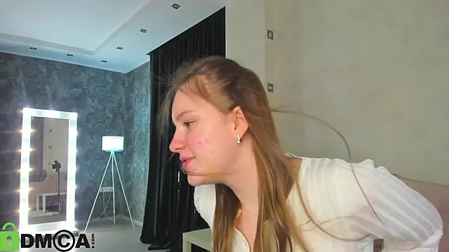 Candy Cansew online show from October 20, 2025, 9:21 am