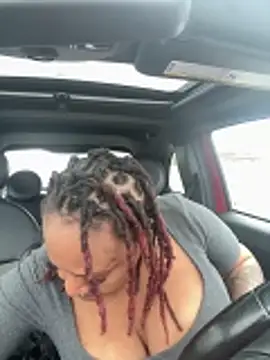 Snapshot of RoyalQueen2u chatting on March 6, 2026, 5:42 pm RoyalQueen2u online show from March 6, 2026, 5:42 pm