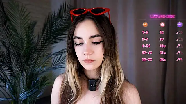 Snapshot of CupSizeGirl chatting on September 8, 2025, 4:50 pm CupSizeGirl online show from September 8, 2025, 4:50 pm