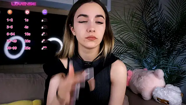 Snapshot of CupSizeGirl chatting on September 14, 2025, 4:06 pm CupSizeGirl online show from September 14, 2025, 4:06 pm