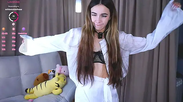 Snapshot of CupSizeGirl chatting on September 29, 2025, 4:23 pm CupSizeGirl online show from September 29, 2025, 4:23 pm