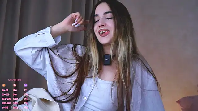 Snapshot of CupSizeGirl chatting on October 5, 2025, 4:16 pm CupSizeGirl online show from October 5, 2025, 4:16 pm