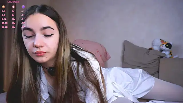 Snapshot of CupSizeGirl chatting on October 10, 2025, 2:49 pm CupSizeGirl online show from October 10, 2025, 2:49 pm