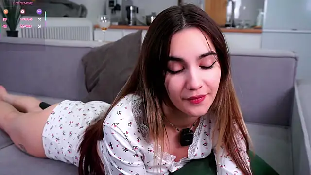 Snapshot of CupSizeGirl chatting on November 24, 2025, 1:22 pm CupSizeGirl online show from November 24, 2025, 1:22 pm