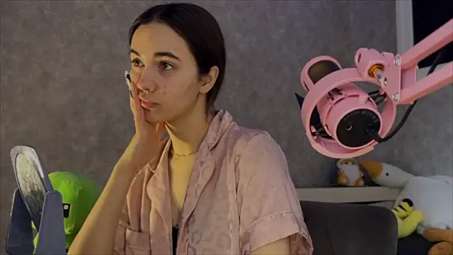 Snapshot of CupSizeGirl chatting on February 22, 2026, 5:19 am CupSizeGirl online show from February 22, 2026, 5:19 am