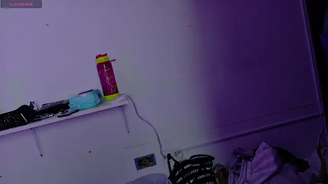 Snapshot of Alicee_stone_ chatting on October 14, 2025, 2:51 pm Alicee stone  online show from October 14, 2025, 2:51 pm