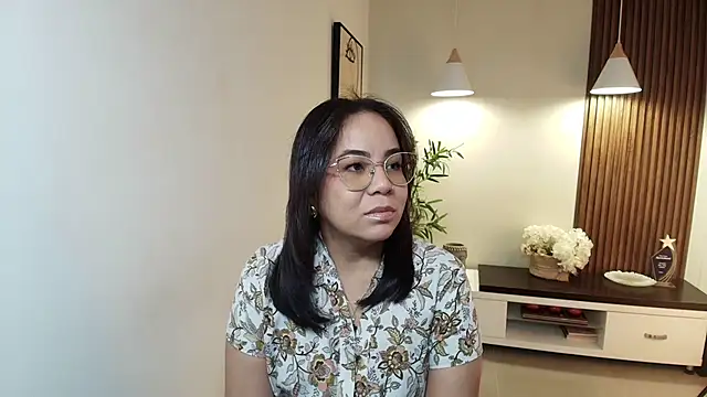  Victoria Collins online show from April 15, 2026, 12:01 pm