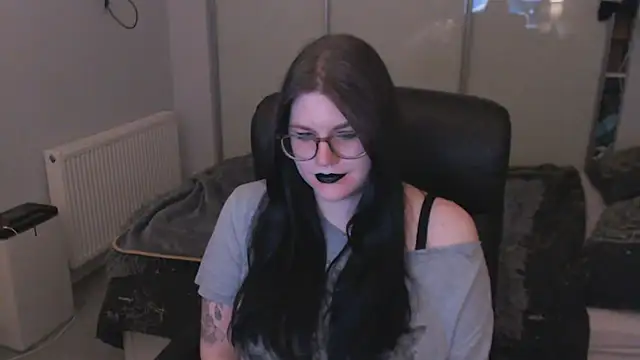 GothSuccubusBabe online show from June 10, 2026, 1:06 am