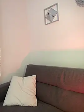 alissradiante1 online show from April 5, 2026, 3:58 am