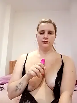 JessicaItalia online show from October 16, 2025, 9:43 am