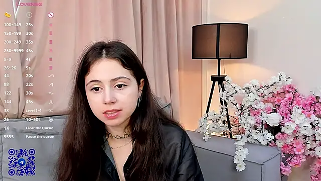 JulianaChapel online show from September 18, 2025, 10:39 am