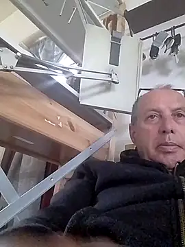 Vince072 online show from April 12, 2026, 4:23 pm