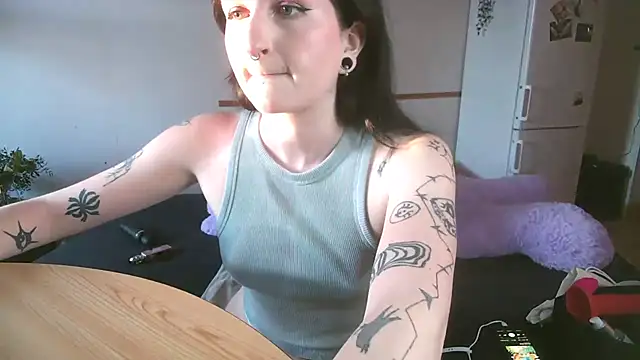 Violett3333 online show from March 21, 2026, 5:38 pm