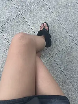 xiaoyuan01 online show from September 11, 2025, 2:33 am