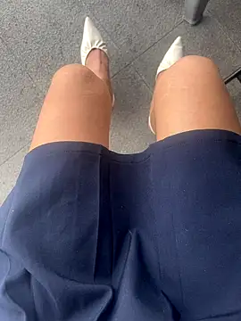 xiaoyuan01 online show from October 5, 2025, 12:53 am