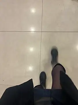 xiaoyuan01 online show from November 10, 2025, 3:27 am