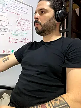 uto857 online show from October 15, 2025, 5:02 pm