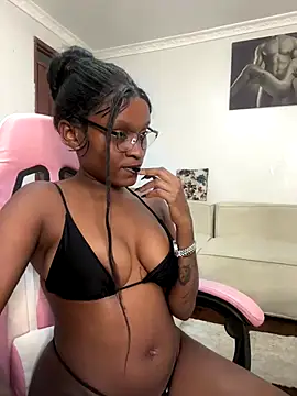 Lil-shawrie online show from October 20, 2025, 10:43 pm