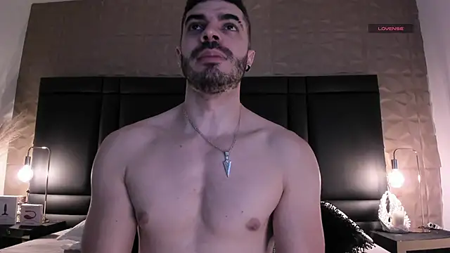 AxelThompson  online show from November 22, 2025, 11:09 am