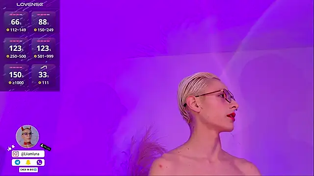 liiamluna  online show from February 3, 2026, 9:14 am