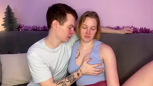 julielourens online show from December 21, 2025, 8:21 am