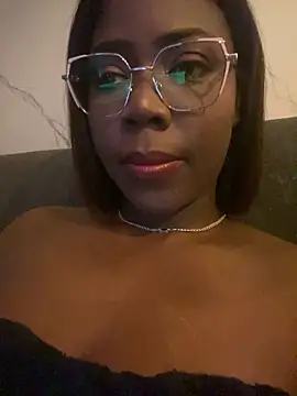 Alexia 24 online show from May 17, 2026, 4:54 am