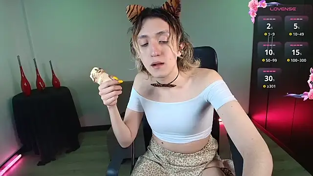 Axel-xoxo online show from October 18, 2025, 1:41 am