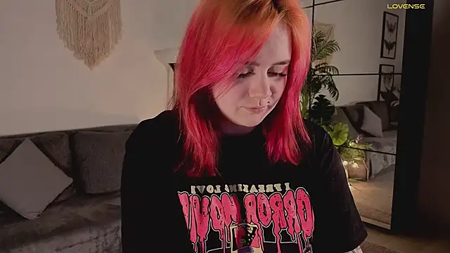 lunaalli online show from April 5, 2026, 9:56 pm