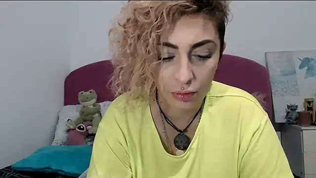 Snapshot of AAARUNY chatting on September 24, 2025, 12:41 pm AAARUNY online show from September 24, 2025, 12:41 pm