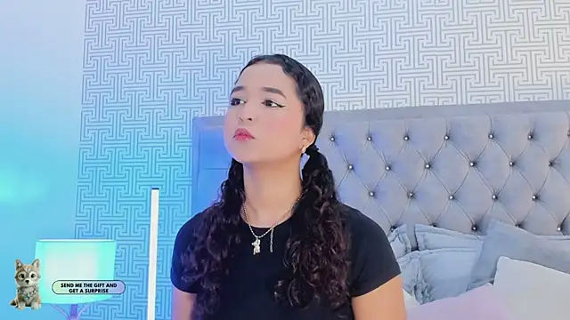 Evaa Lunna  online show from January 12, 2026, 8:25 pm