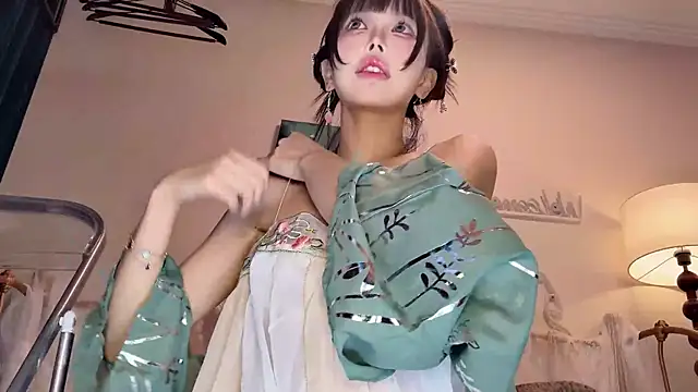 Snapshot of kiraa-0051 chatting on February 21, 2026, 3:35 pm kiraa-0051 online show from February 21, 2026, 3:35 pm