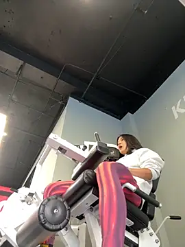 Ninazhang online show from November 9, 2025, 1:59 am