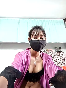 HOT SHRII online show from October 18, 2025, 3:53 am